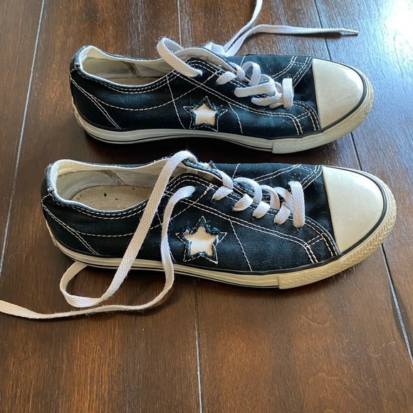 Women’s size 8 Converse runners - Picture 2 of 5